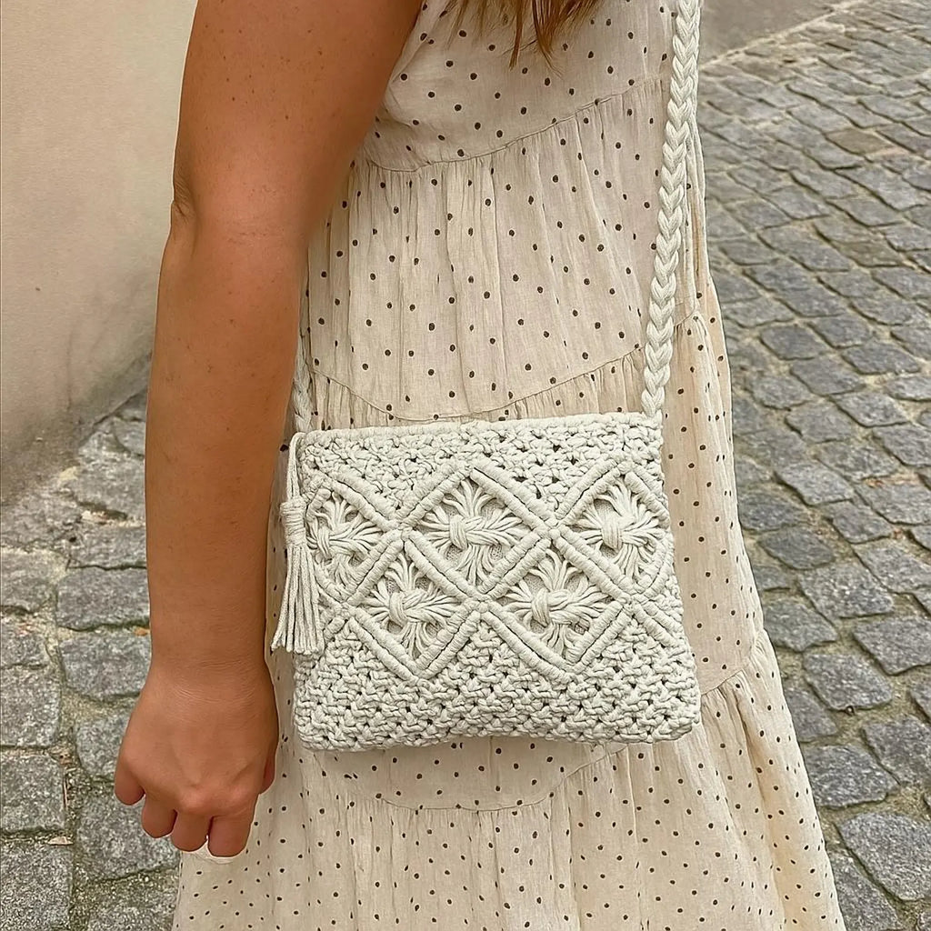 Trendy Boho Straw Shoulder Bag – Handmade Woven Crossbody Tote with Tassel – Summer Beach Bag for Women – Lightweight Vacation