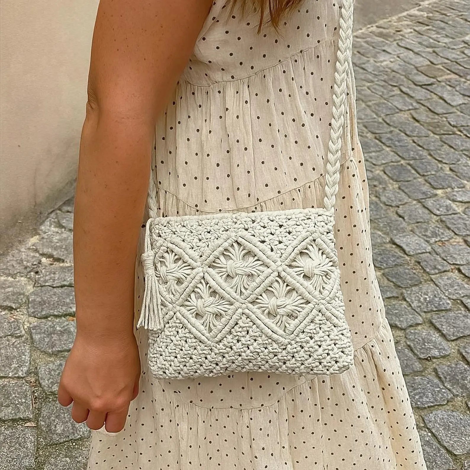 Trendy Boho Straw Shoulder Bag – Handmade Woven Crossbody Tote with Tassel – Summer Beach Bag for Women – Lightweight Vacation