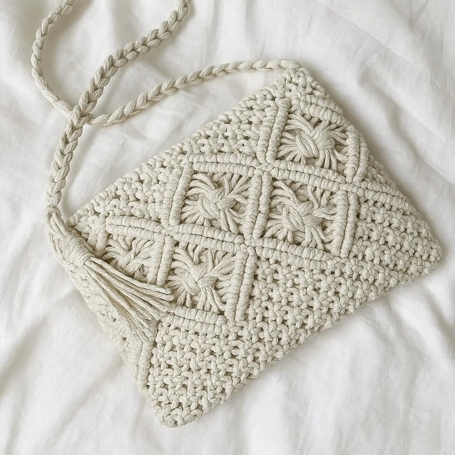 Trendy Boho Straw Shoulder Bag – Handmade Woven Crossbody Tote with Tassel – Summer Beach Bag for Women – Lightweight Vacation