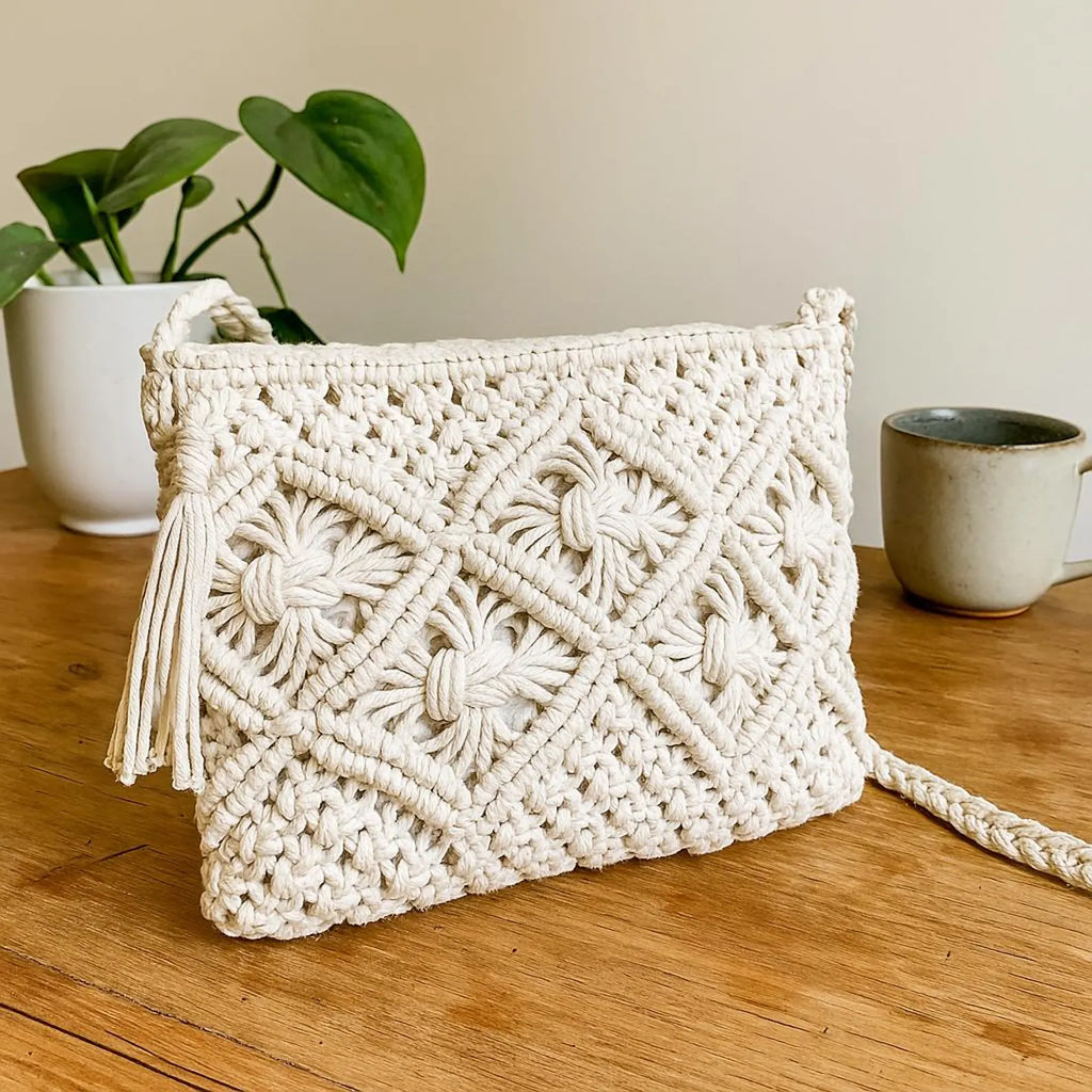 Trendy Boho Straw Shoulder Bag – Handmade Woven Crossbody Tote with Tassel – Summer Beach Bag for Women – Lightweight Vacation