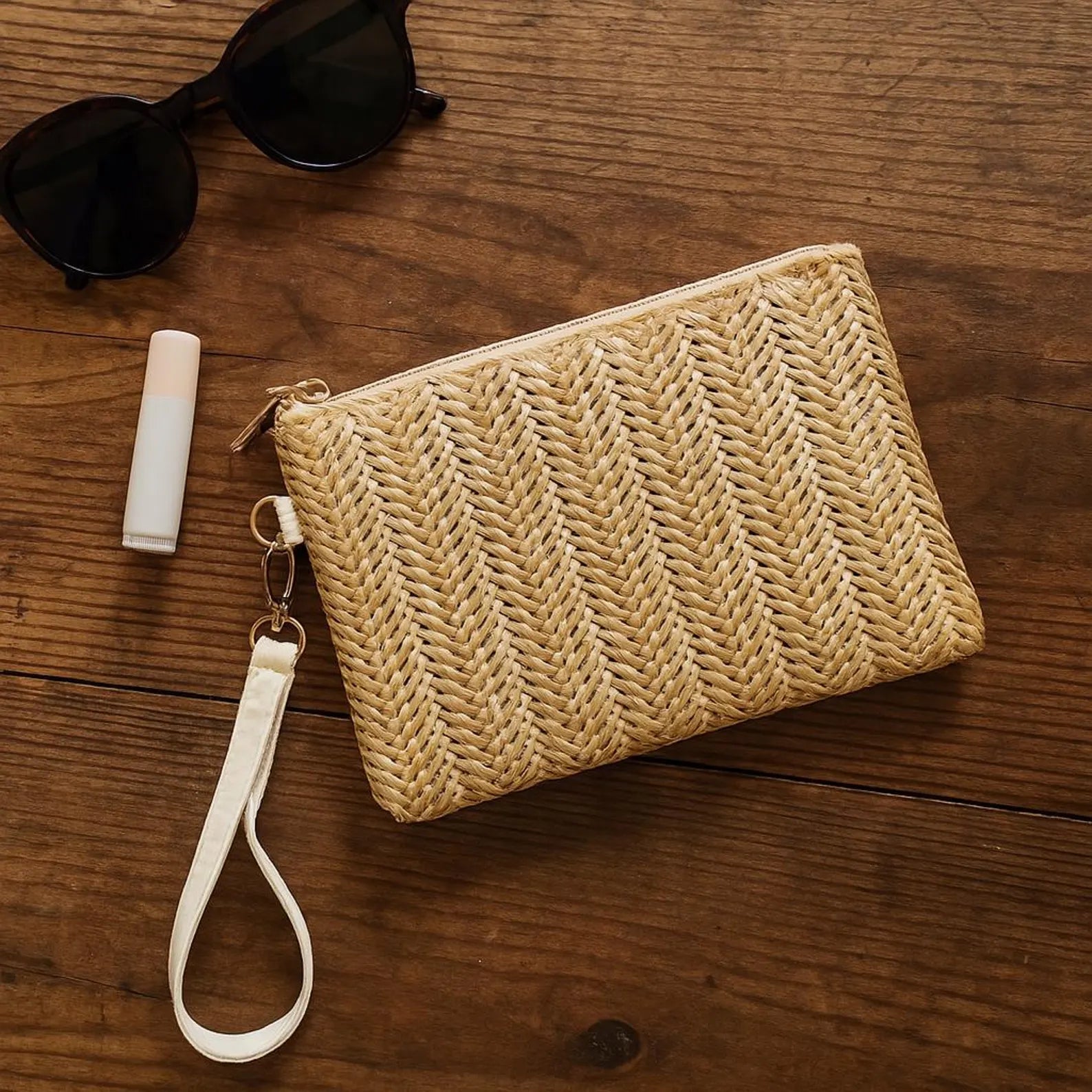 Boho Woven Straw Wristlet Clutch for Women – Summer Phone Pouch & Card Wallet – Small Handmade Rattan Purse with Zipper for Beach, Travel