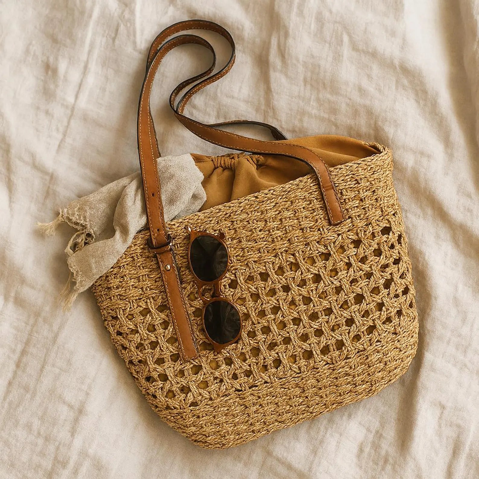 Large Rattan Woven Tote Bag for Women – Handmade Boho Straw Purse with Vintage Summer Vibes – Stylish Travel Basket for Beach Days